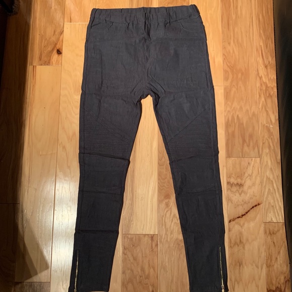 Moto Leggings with Zipper Ankle Detail - Picture 2 of 7